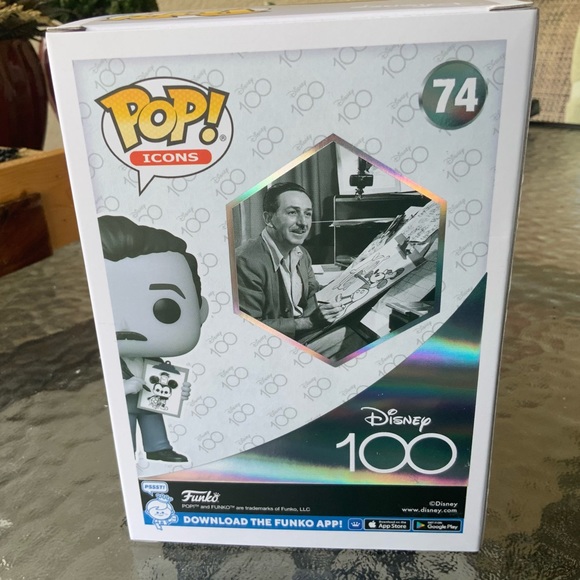Funko Pop! “Disney 100 WALT DISNEY with DRAWING” NWT/black & white! - Picture 5 of 7
